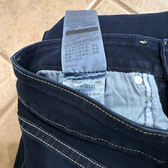 Levi's Dark Blue Mid-Rise Skinny Jeans - NWOT - Picture 4 of 4